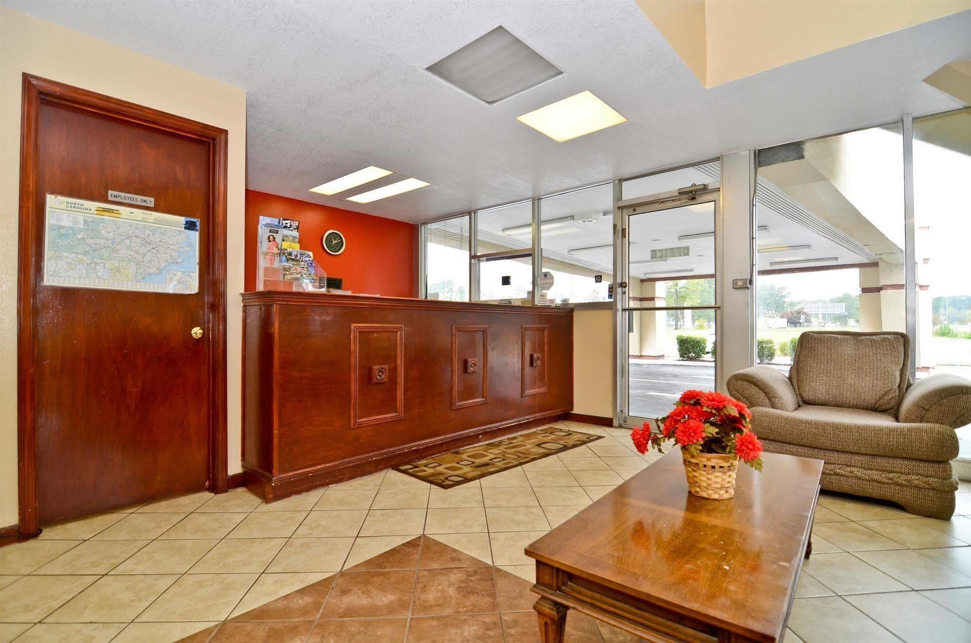Americas Best Value Inn Smithfield Interiér fotografie